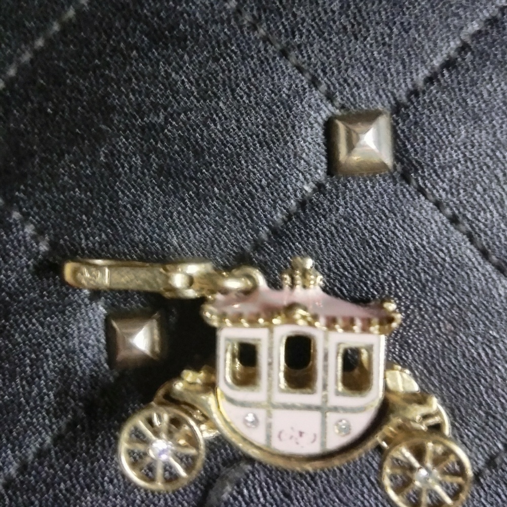 Juicy charm